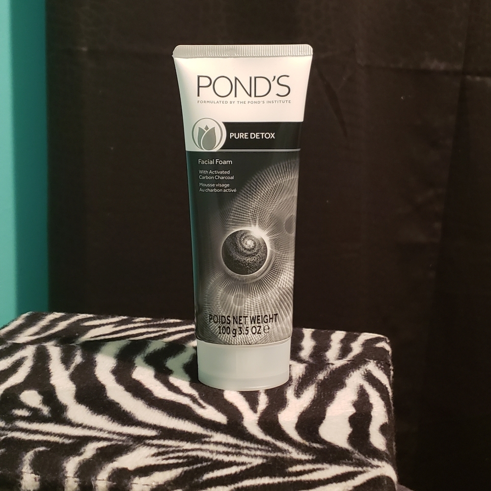 POND'S Pure Detox Facial Foam